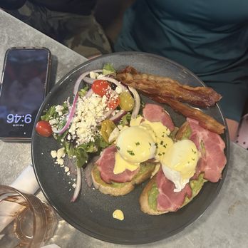Leeland House - Eggs Benedict - Restaurants Near Me - Galveston, Texas Leeland House - Eggs Benedict - Restaurants Near Me - Galveston, Texas