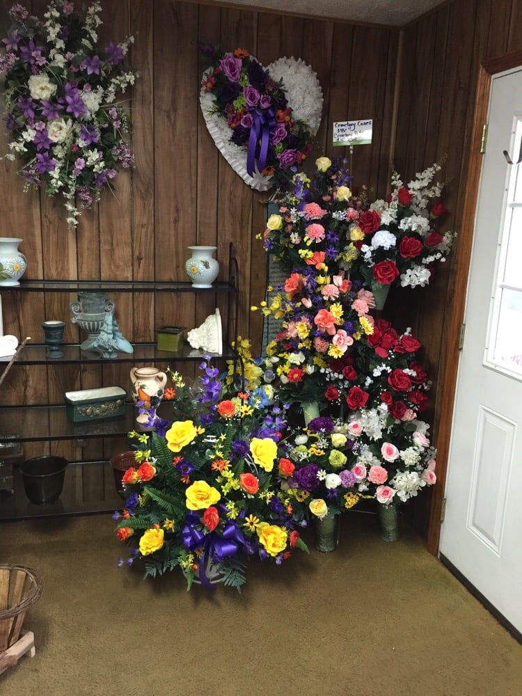 BLOSSOMS & BOWS Updated September 2024 2215 Fairburn Rd