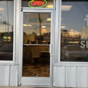 Subway - Entrance - Sandwiches Near Me - Munfordville, Kentucky