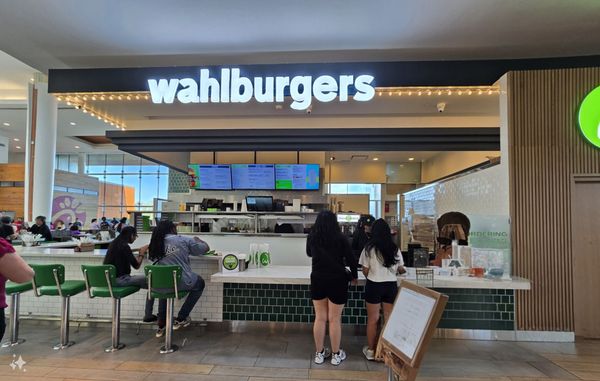 Wahlburgers by null