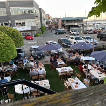 BluWater Bistro - Courtyard in addition to a full dining room - American Near Me - Seattle, Washington BluWater Bistro - Courtyard in addition to a full dining room - American Near Me - Seattle, Washington