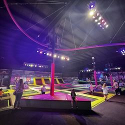 Airborne Extreme - Zip line and obstacle course