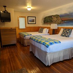 Mitchell Creek Inn - Kitchenette unit with two queen beds.