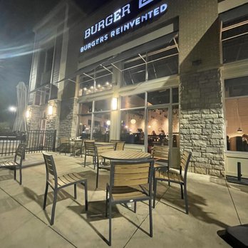 Burger 21 - Kennesaw - outside of restaurant - Burgers Near Me - Kennesaw, Georgia Burger 21 - Kennesaw - outside of restaurant - Burgers Near Me - Kennesaw, Georgia
