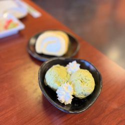 Momo no Hana - Matcha ice cream