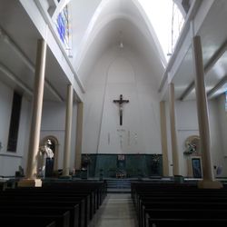 Parroquia La Divina Providencia - Interior de la Parroquia Divina Providencia