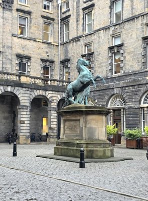 Edinburgh City Chambers by null