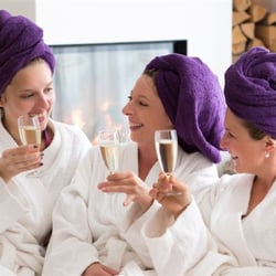a u s z e i t - Wellness mit Ambiente - Wir verwöhnen auch Gruppen wie Junggesellinnen, Freundinnen oder Paare... SO macht Wellness doppelt Spaß. Gerne auch in