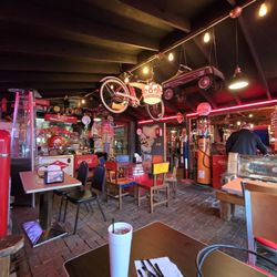 1000° Wood Fired Pizza - Interior
