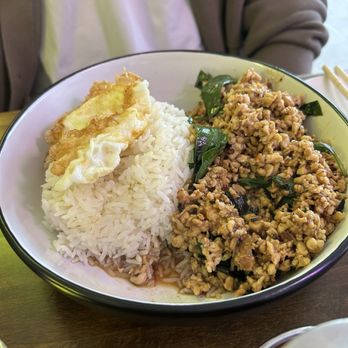Pho & Padthai - chicken pad kra pao - Thai Near Me - Charleston, South Carolina Pho & Padthai - chicken pad kra pao - Thai Near Me - Charleston, South Carolina