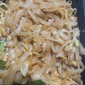 Thai Lotus - Pad Thai- no color whatsoever! - Thai Near Me - North Brunswick, New Jersey