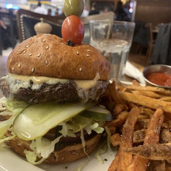 Harry & Izzy's - Prime steak burger and fries - Steakhouses Near Me - Indianapolis, Indiana