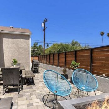 Green Advisor - a patio with a fire pit - General Contractors Near Me - Los Angeles, California Green Advisor - a patio with a fire pit - General Contractors Near Me - Los Angeles, California
