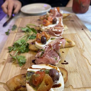 Maxine's Bistro & Bar - Bruschetta - New American Near Me - Miami Beach, Florida