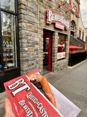 BeaverTails- Queues de Castor (Banff East) by null