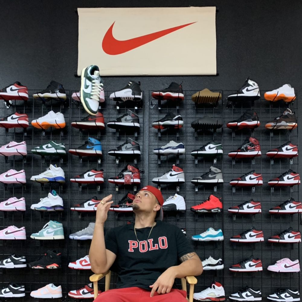 KICKBACK VINTAGE & SNEAKERS CLOSED Updated June 2024 17 Photos