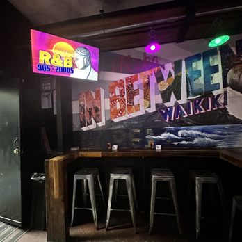 In Between Waikiki - Gay Bars Near Me - Honolulu, Hawaii