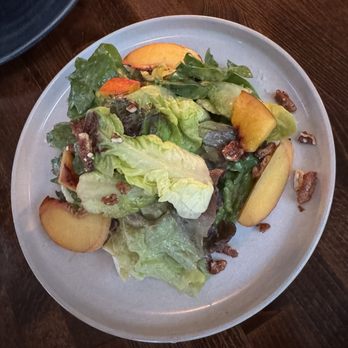 Pomet - Butter lettuce peach salad - New American Near Me - Oakland, California Pomet - Butter lettuce peach salad - New American Near Me - Oakland, California