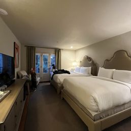 Double Queen Room facing redwoods & creek