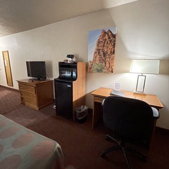Ramada by Wyndham St George - Furniture needs an update - Hotels Near Me - Saint George, Utah Ramada by Wyndham St George - Furniture needs an update - Hotels Near Me - Saint George, Utah