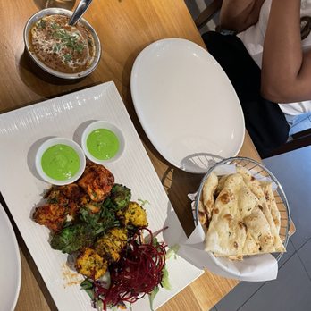 Bindia Indian Bistro - Dal Makhni, Garlic Naan, Tandoori Meat Platter - Indian Near Me - Toronto, Ontario Bindia Indian Bistro - Dal Makhni, Garlic Naan, Tandoori Meat Platter - Indian Near Me - Toronto, Ontario