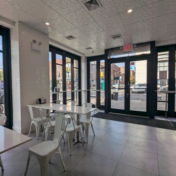 7th Street Burger Astoria - Interior - Burgers Near Me - City, New York 7th Street Burger Astoria - Interior - Burgers Near Me - City, New York