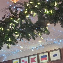 Dube's - Decor