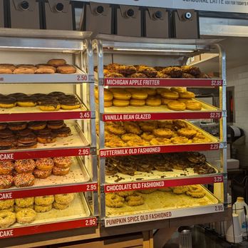 Do-Rite Donuts & Chicken - Looks good! - Donuts Near Me - Chicago, Illinois