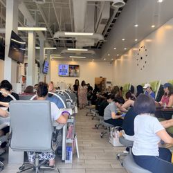 Q Nails Salon - Lots of staffing