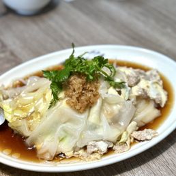 Shrimp and Pork Shantou Steamed Rice Roll W/- Pork & Preserved Egg Porridge 鮮蝦豬肉特式汕頭腸粉 配 皮蛋瘦肉粥