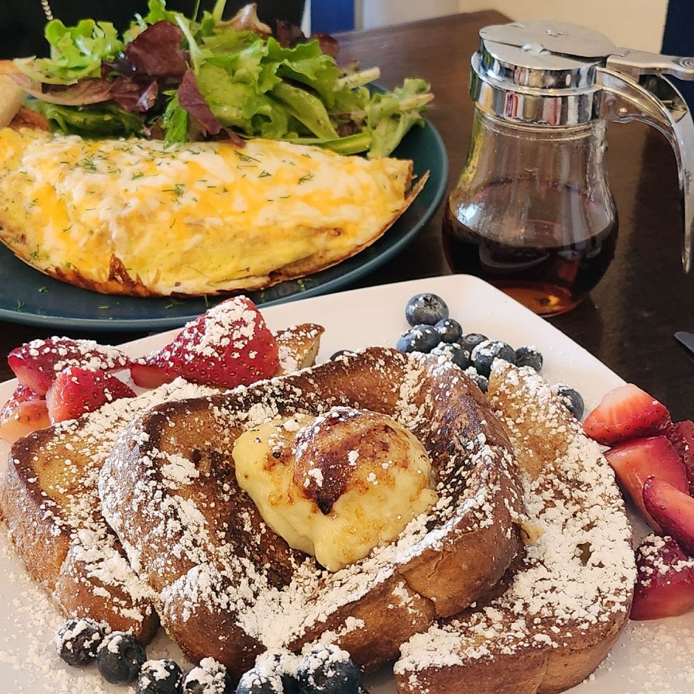 Café Montrose - creme brulee french toast (front) // ham & cheese omelette (back) - Cafes Near Me - Glendale, California Café Montrose - creme brulee french toast (front) // ham & cheese omelette (back) - Cafes Near Me - Glendale, California