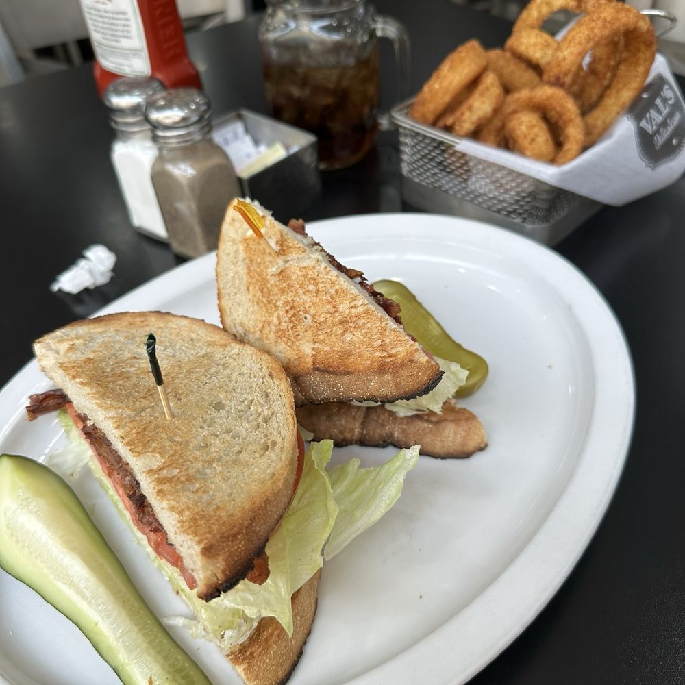 BLT on rye with onion rings BLT on rye with onion rings