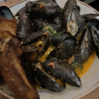 Mida - SICILIAN MUSSELS - Italian Near Me - Newton, Massachusetts