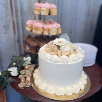 St. Josef's Winery - Wedding Cake - Wineries Near Me - Canby, Oregon St. Josef's Winery - Wedding Cake - Wineries Near Me - Canby, Oregon