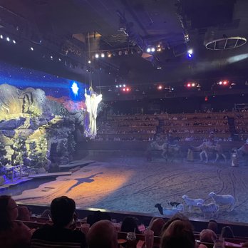 Dolly Parton's Stampede - Performing Arts Near Me - Pigeon Forge, Tennessee
