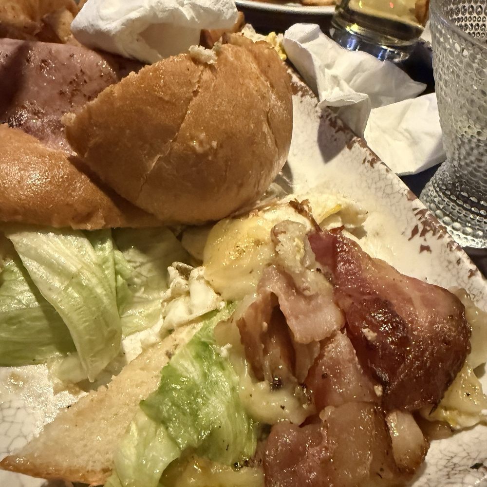 Fatty pork in tacos, undercooked bacon on burger and cold fries (which they promptly replaced with hot to their credit) Fatty pork in tacos, undercooked bacon on burger and cold fries (which they promptly replaced with hot to their credit)
