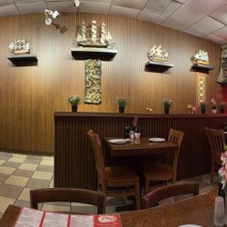 Red Thai restaurant amazing food and Yaya's decoration create an awesome place to be ...