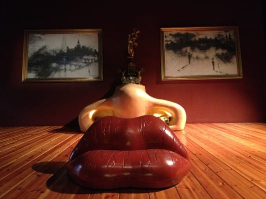 Dalí Theatre-Museum by null