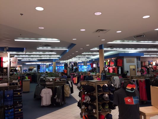 SPORTS EXPERTS CARREFOUR DU NORD - Vêtements de sport - 900 Boulevard  Grignon, Saint-Jérôme, QC - Numéro de téléphone - Yelp