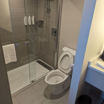 Costa Mesa Marriott - Bathroom - Hotels Near Me - Costa Mesa, California Costa Mesa Marriott - Bathroom - Hotels Near Me - Costa Mesa, California