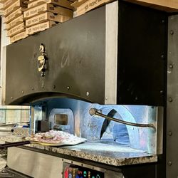 Pizza Cinq J - Going into the oven.