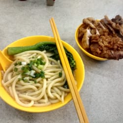 世記上海麵 - $28一份，足料炸豬扒麵