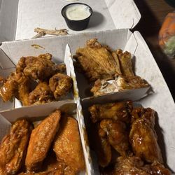 Buffalo Wild Wings - Buffalo Wild 20 Bone-In Wings + Fries