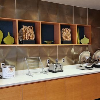Springhill Suites by Marriott Scranton Montage Mountain - Breakfast area - Hotels Near Me - Moosic, Pennsylvania