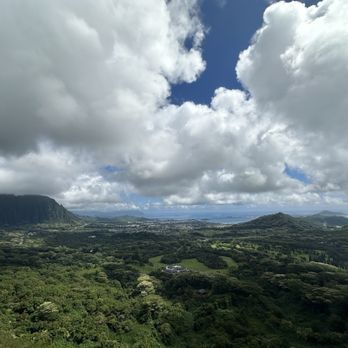Nuuanu Pali Lookout - Local Flavor Near Me - Kaneohe, Hawaii Nuuanu Pali Lookout - Local Flavor Near Me - Kaneohe, Hawaii