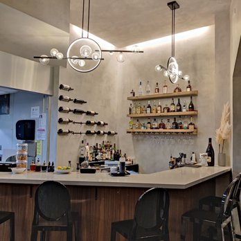 An Di Dzo - The bar area - Vietnamese Near Me - Honolulu, Hawaii An Di Dzo - The bar area - Vietnamese Near Me - Honolulu, Hawaii