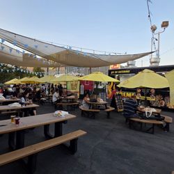 Tioga-Sequoia Beer Garden - Outside seating