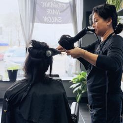 T'Somas Hair Salon