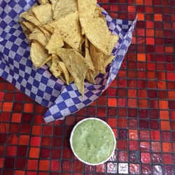 El Taco - Chips and guacamole!
