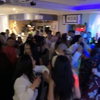 DJ Johnny - Dance floor packed - DJs Near Me DJ Johnny - Dance floor packed - DJs Near Me